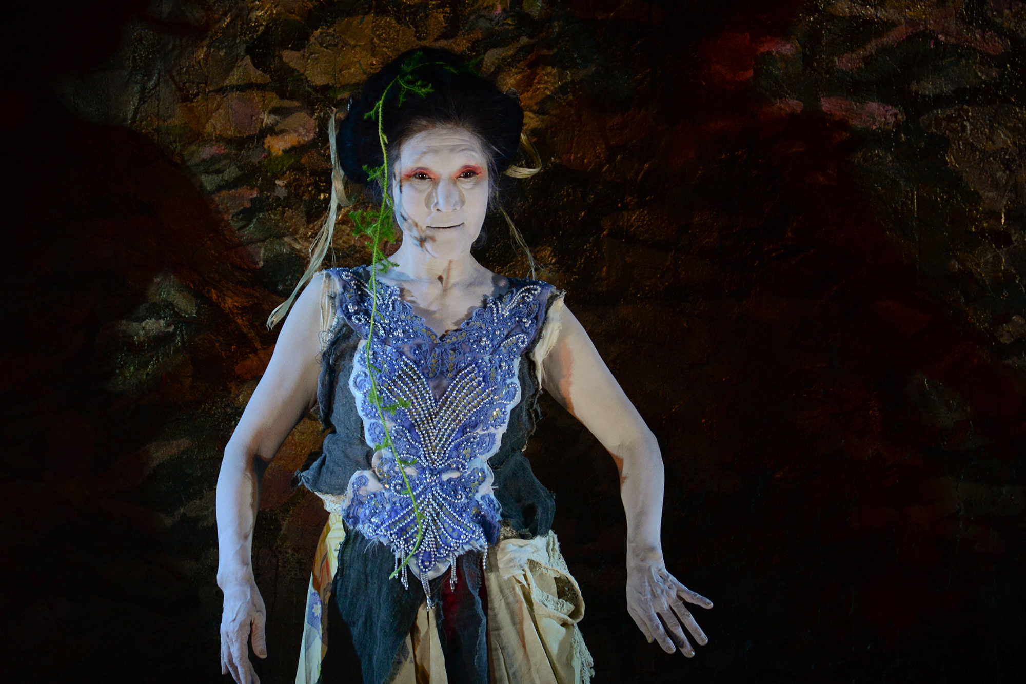 舞踏家今貂子さん