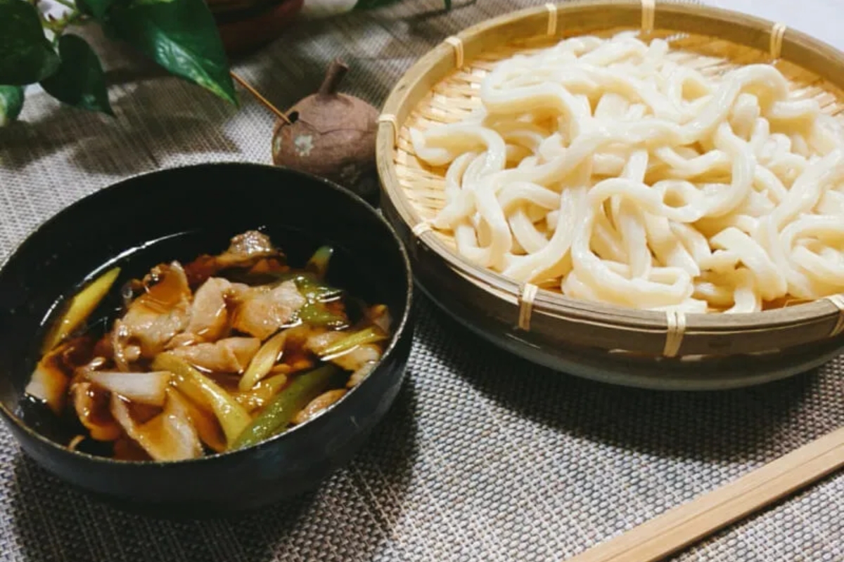 Freshly cooked homemade Musashino udon served with rich dashi pork soup in a Japanese home