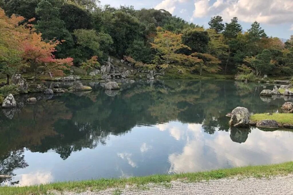 Tenryu-ji garden pond reflecting autumn foliage in Arashiyama, Kyoto