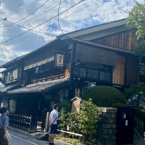 5d7aa041-35e7-4b42-b4f9-45942746b7eb